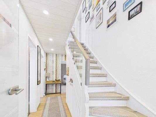 Hell und modern - Diele im Erdgeschoss