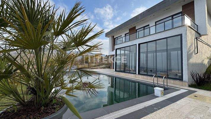Villa for Sale with Nature and Lake View in Sapanca Sakarya