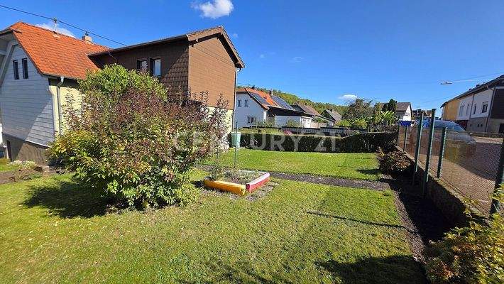 Oberer Gartenbereich mit vielen Nutzungsmöglichkeiten