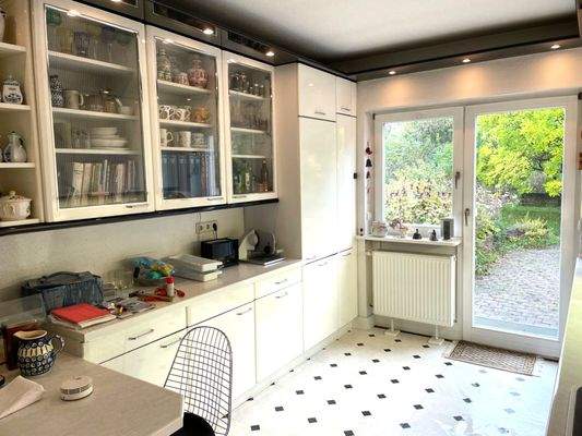 09_Küche m. Einbaumöbeln.jpg