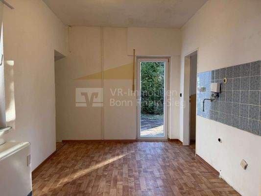 Küche mit Zugang zur Terrasse