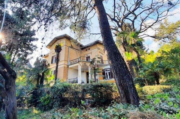 Historische Villa mit Küstenblick in Opatija