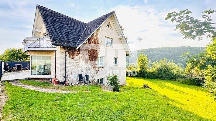 Großer Gartenbereich hinter dem Haus