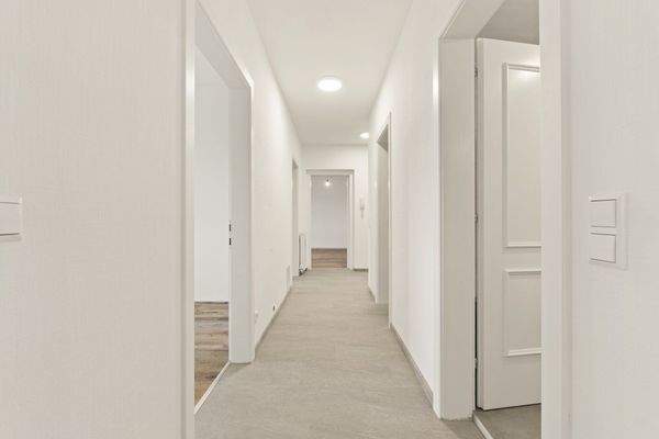 Schöne, sanierte 3 Zimmer Wohnung (Penthouse) 95,00m² mit Westloggia in Waidmannsdorf - Lodengasse
