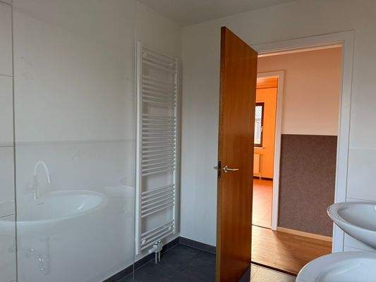 großer Handtuchheizkörper