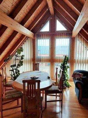 Giebel mit verglastem Fachwerk 