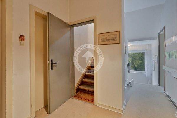 Der Treppenaufgang zum Dachgeschoss