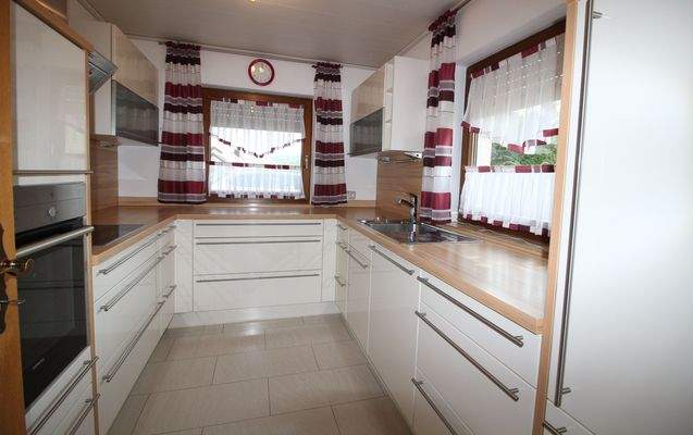 Küche mit Einbauküche (EG)