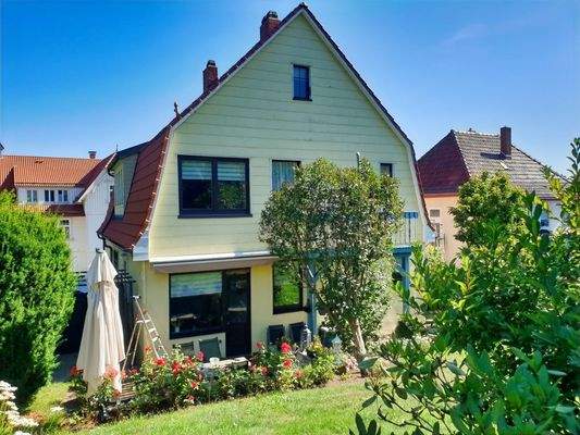 Gartenbereich Südgiebel Terrasse und Balkon