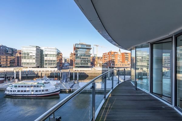 Balkon mit Blick in den Traditionsschiffhafen