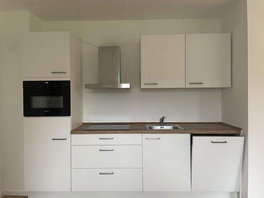 Moderne Einbauküche mit Elektr