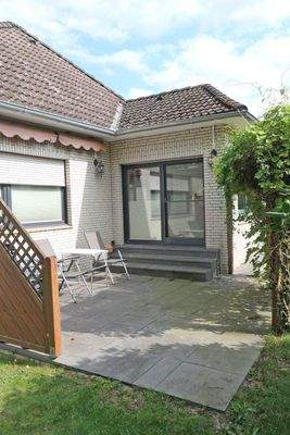 Zugang von der Terrasse zum Wintergarten