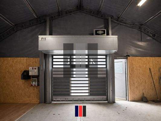 Halle Rolltor Innenansicht