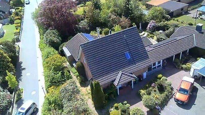 Haus mit Nebengebäuden