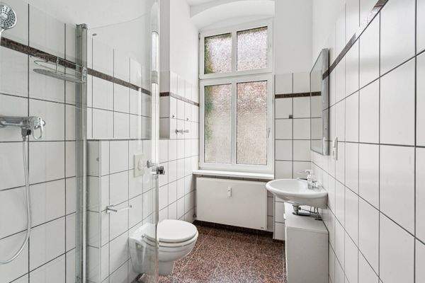 tagesbelichtetes Badezimmer