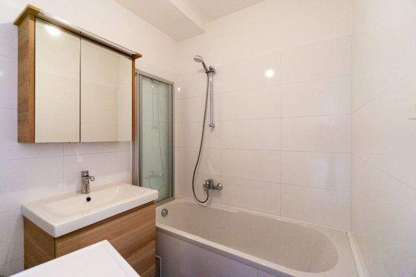 Badezimmer mit Wanne