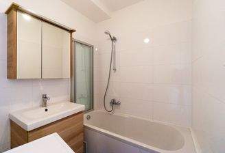 Badezimmer mit Wanne