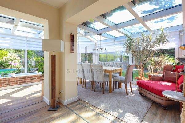 großzügiger Essbereich