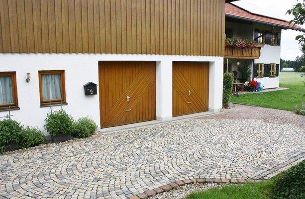 Südseite - Garagenansicht