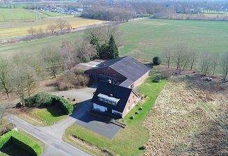 Ehemalige Hofstelle mit Wirtschaftsgebäude