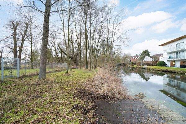 nördlicher Garten mit Steg