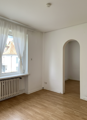 Schlafzimmer mit angrenzendem Ankleidezimmer