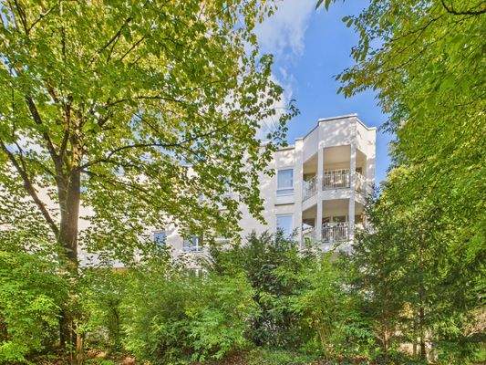 Wohnanlage mit Baumbestand