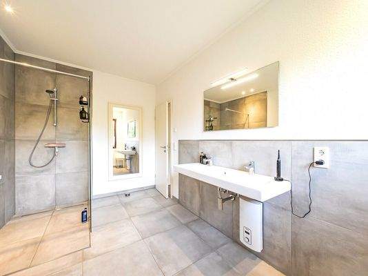Duschbad EG
