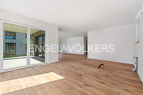 Großzügig gestaltet mit Zugang zum Garten