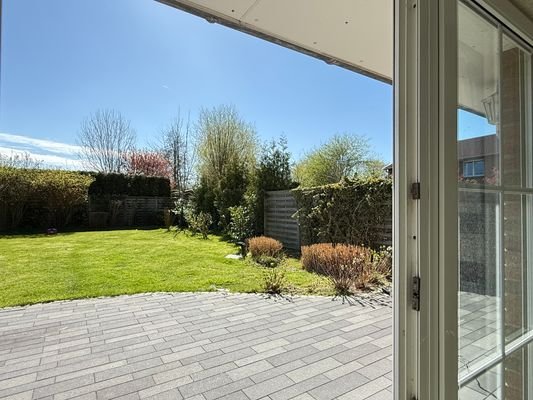 Terrasse und Garten in Südlage