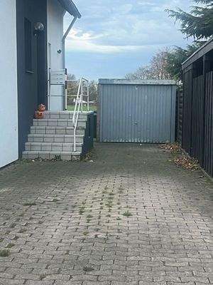 Garage und Hoffläche
