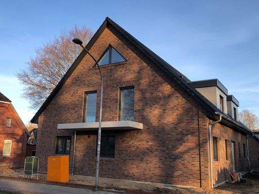 Giebel und Eingangsseite