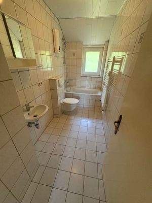 Bad im Dachgeschoss rechts