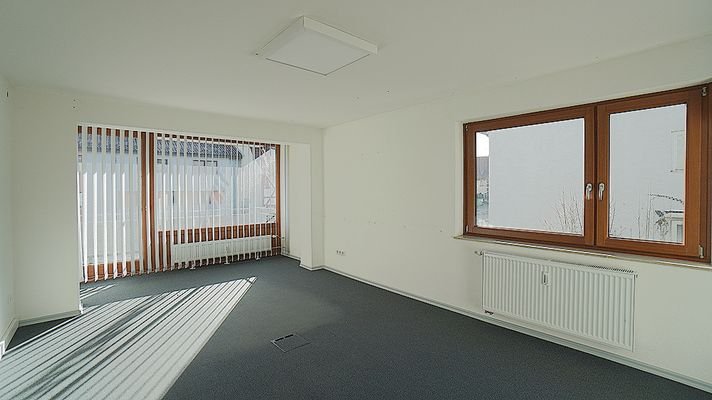1.OG Zimmer mit Balkon
