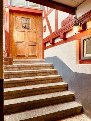 Eingang_Zwischenraum bis zur Haustüre.jpeg