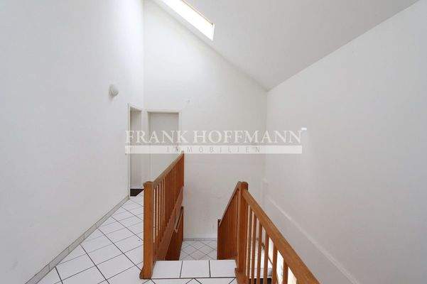 V9932-1 OG Treppenhaus