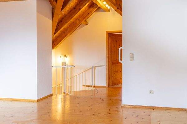 Licht, Holz & Wohngenuss – Charme pur auf drei Etagen mit Schwedenofen und stilvoller Wendeltreppe