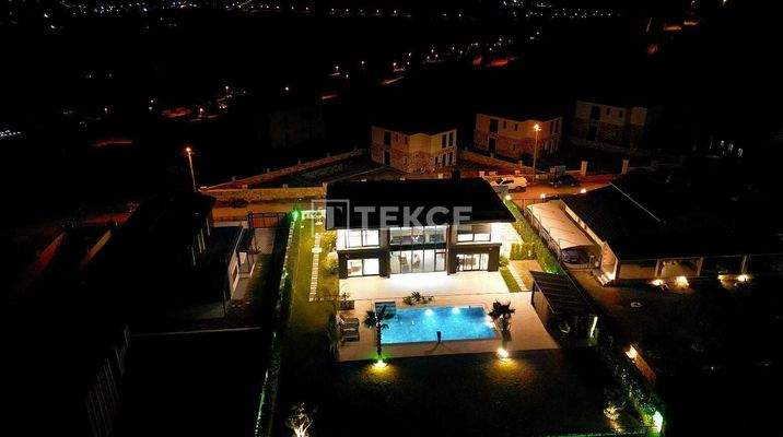 Stylish Detached Villa with Pool in İzmir Foça