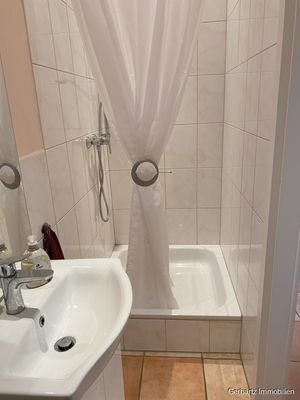 WC-Anlage mit Dusche