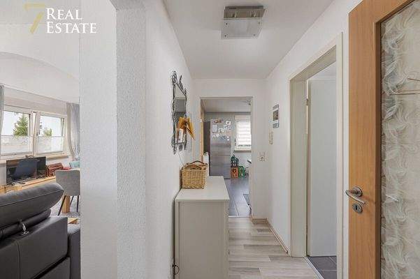 20250911_Kamil_Trojan_Design_Menzingen_Hebelstr._16_Bildnummer-023