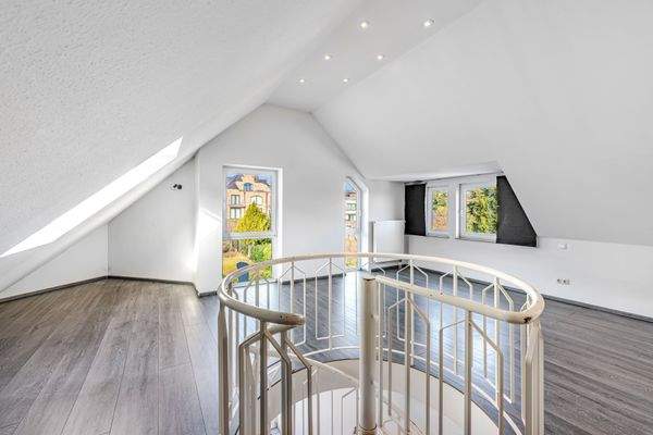 Galerie mit Blick in den Garten