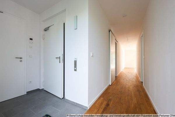 13 Diele mit Fahrstuhl