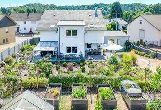 Luftbild - Hausrückseite und Garten