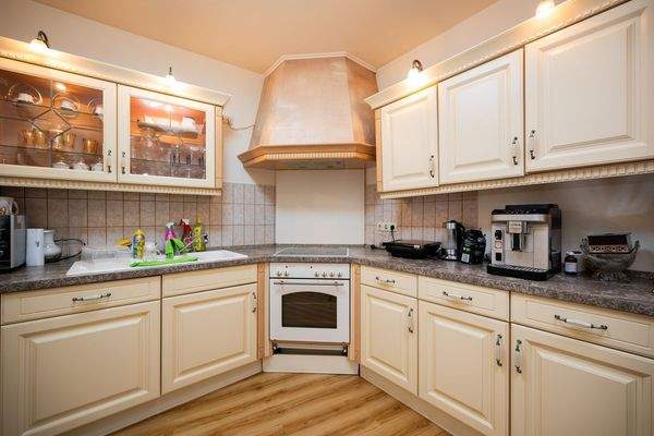 Küche mit Dunstabzug nach außen