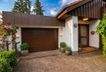 Hauseingang mit Garage