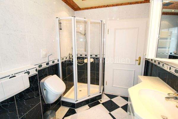 Dachgeschoss Bad 1-2