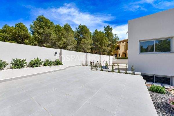 Luxe 3-Bedroom House with Private Swimming Pool in Finestrat
