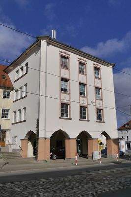 Die Arkaden vor der Gewerbeinheit