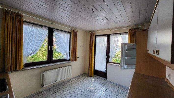 Küche mit Zugang zum Garten