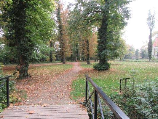 21 Brücke zum angrenzenden Schloßpark
